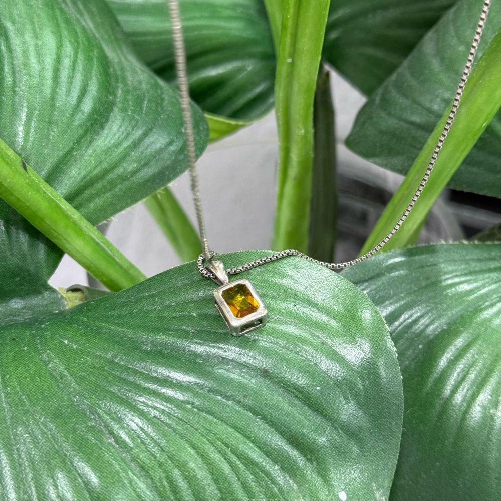 Elegant Silver Necklace with Citrine Gemstone